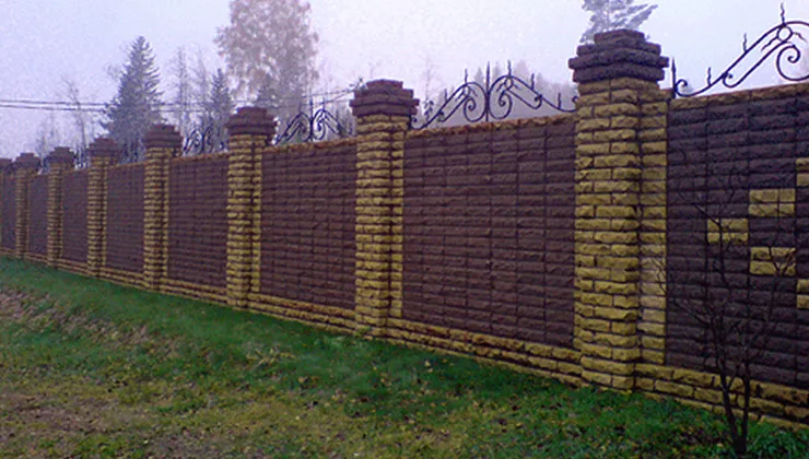 Заборы из тяжелых материалов