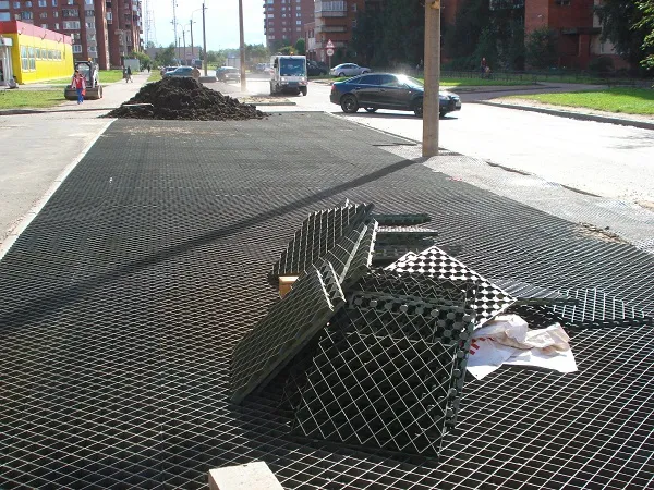 Укладка газонной решетки